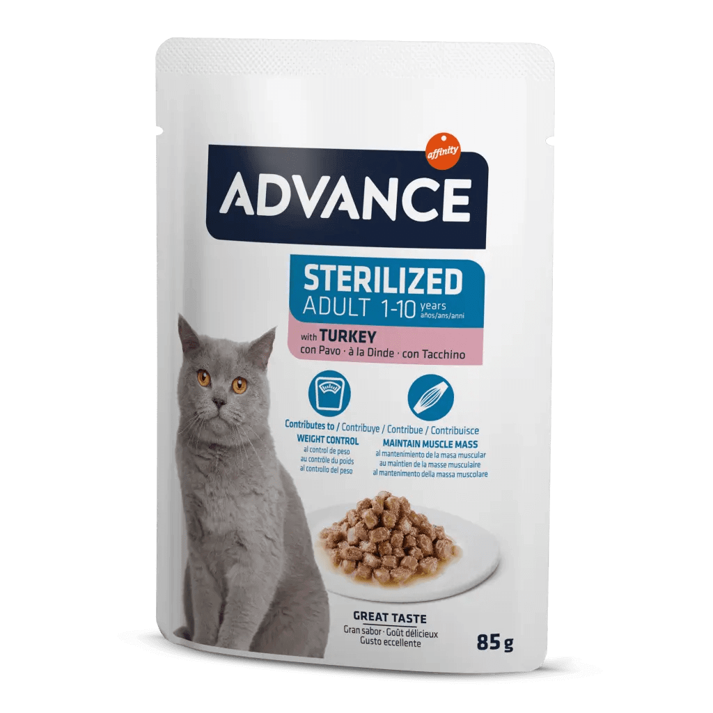 Comida húmeda ADVANCE con pavo para gatos adultos esterilizados en pack de 12 x 85 g