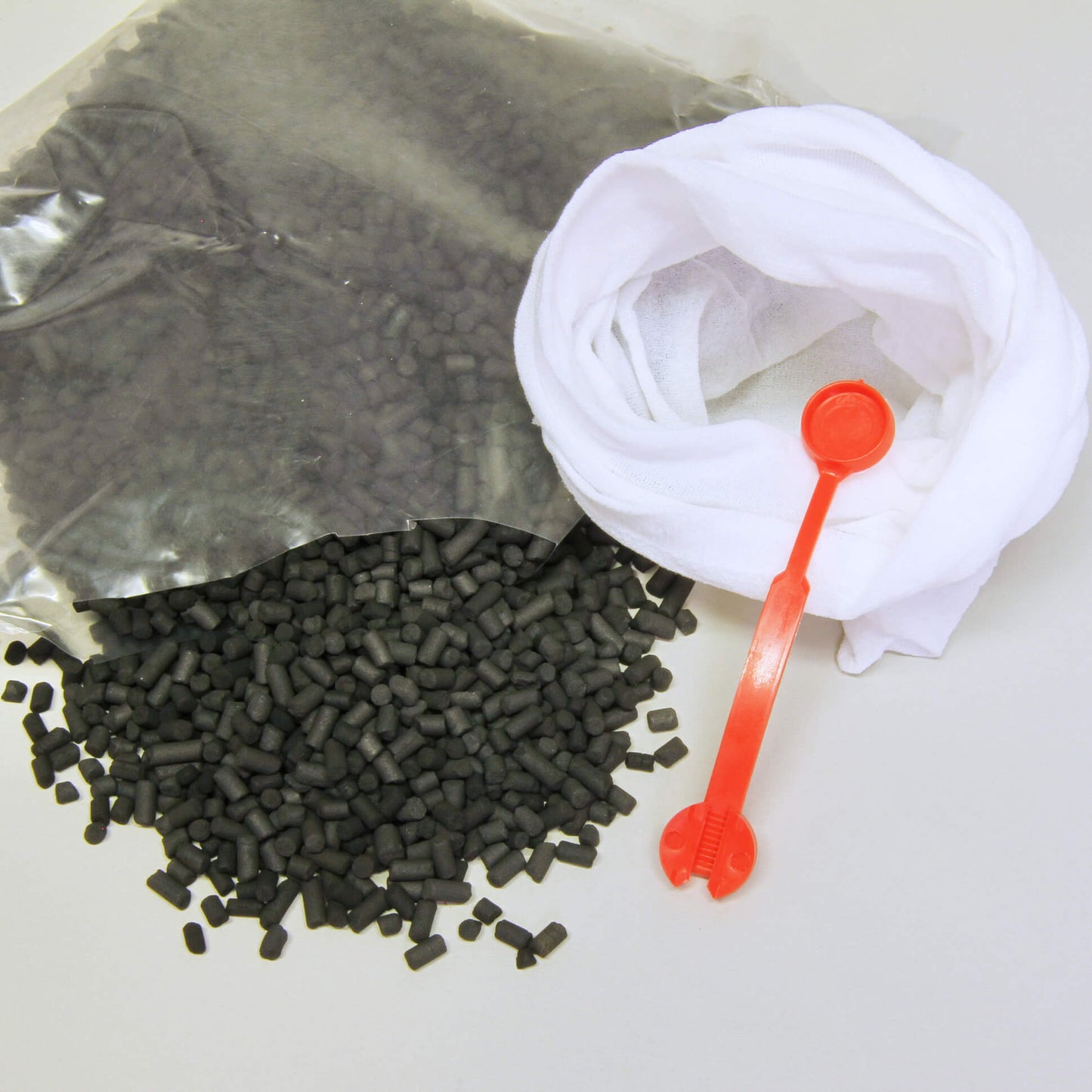 JBL Carbomec ultra Pellets de carbón súper activo para filtros de acuarios marinos Gabo&Gordo Pet Shop en Las Palmas de Gran Canaria tienda para mascotas, perros, gatos, conejos, tortugas, animales, accesorios para mascotas