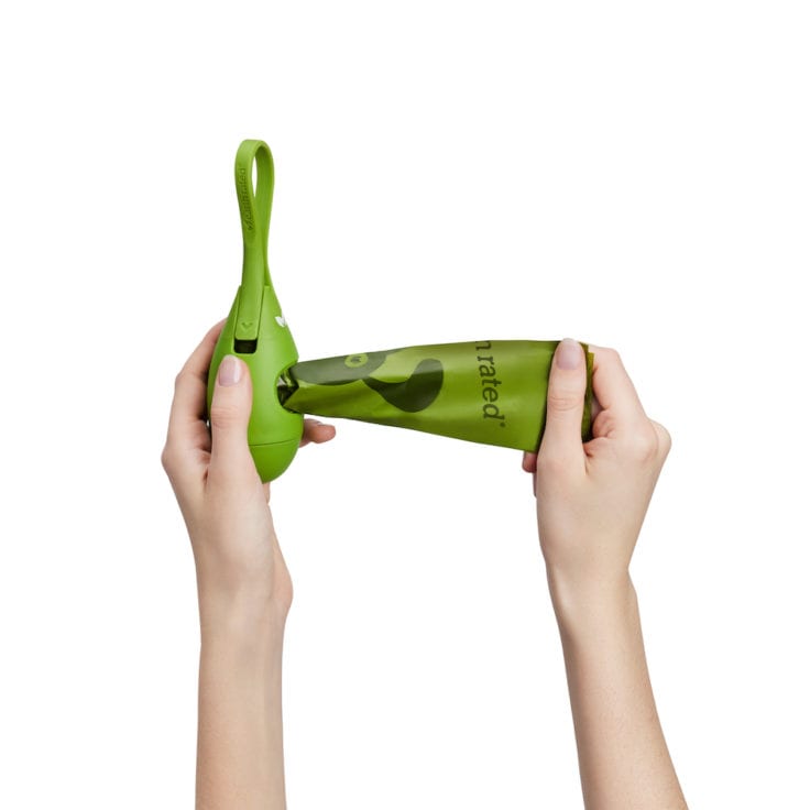 Dispensador Earth Rated con forma de hueso y bolsas con aroma a lavanda