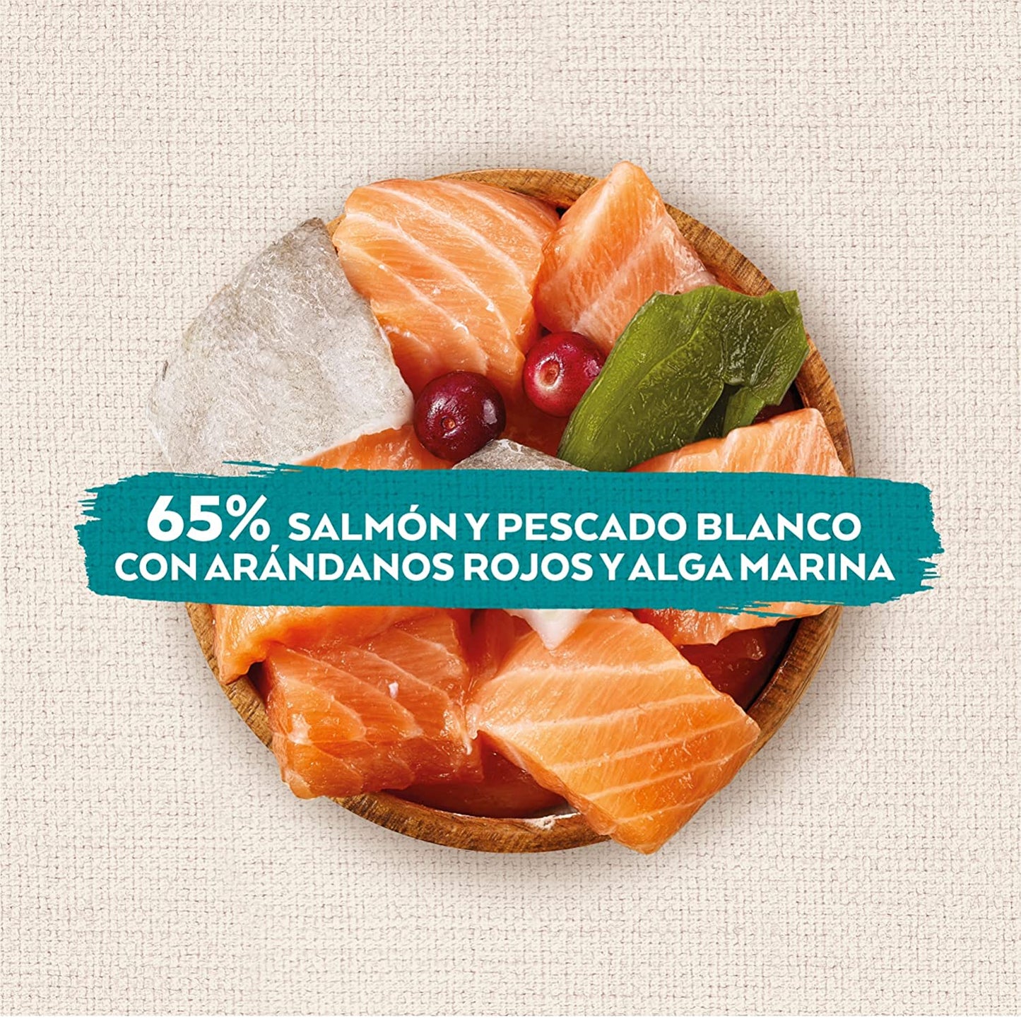Snack natural para perro adulto Nature’s Variety con salmón, pescado blanco y superfoods, cocido al horno y bajo en calorías.