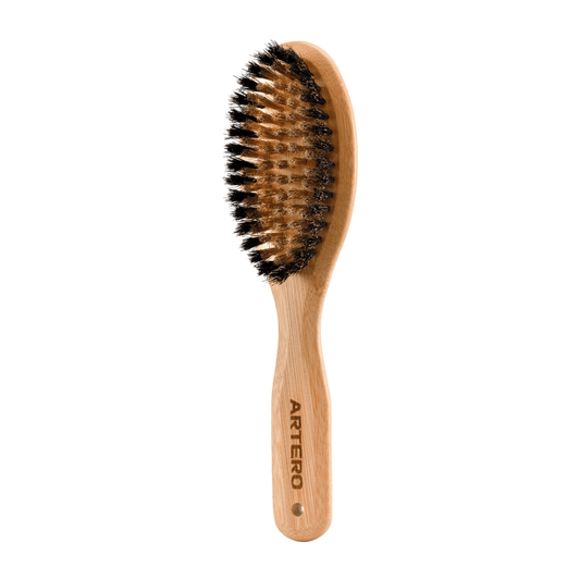 Cepillo Cobre Artero Nature Collection para perros de pelo duro como Spaniels y Setters. Elimina suciedad y caspa, aporta brillo y distribuye aceites naturales. Envío gratis en Gran Canaria desde 30 €.