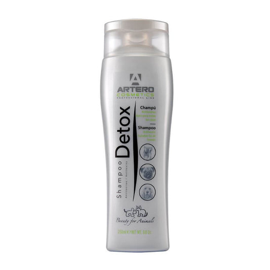 Compra el Champú Detox Artero con Carbón Activo para perros y gatos. Limpia, desintoxica y protege contra la polución. Envío gratis desde 30 € en Gran Canaria.