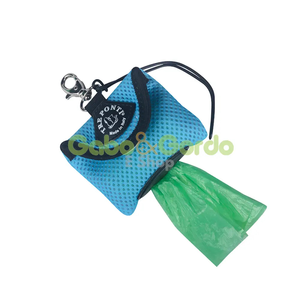 Dispensador de bolsas TRE PONTI azul pastel para mascotas, silencioso y práctico.