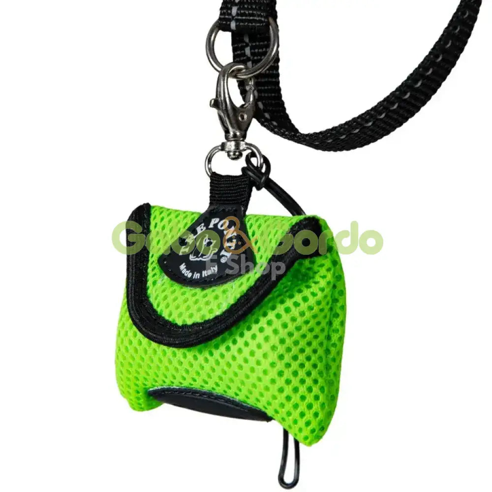 Dispensador de bolsas para perros TRE PONTI en color verde, diseño italiano silencioso