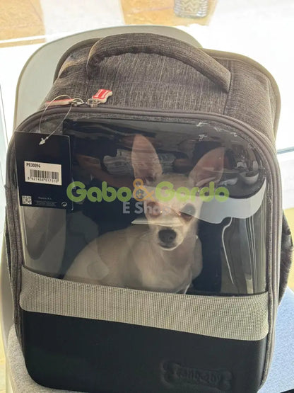 Mochila Nayeco gris con ventana transparente para mascotas. Transporte seguro y cómodo para perros y gatos pequeños de hasta 8 kg.