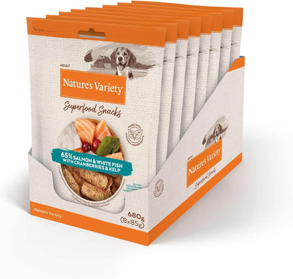 Snack natural para perro adulto Nature’s Variety con salmón, pescado blanco y superfoods, cocido al horno y bajo en calorías.