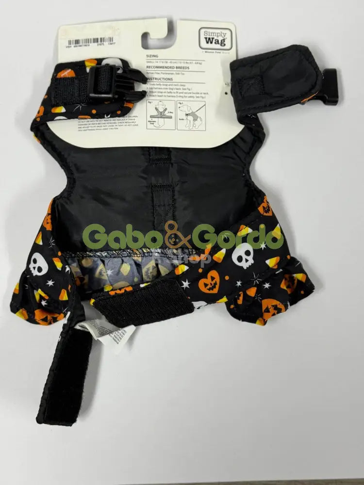 Perro pequeño con disfraz de Halloween Simply Wag, cómodo y ligero, ideal para fiestas y fotos.