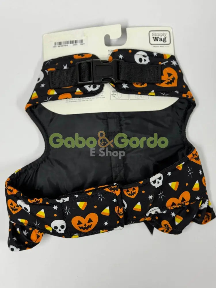 Perro pequeño con disfraz de Halloween Simply Wag, cómodo y ligero, ideal para fiestas y fotos.