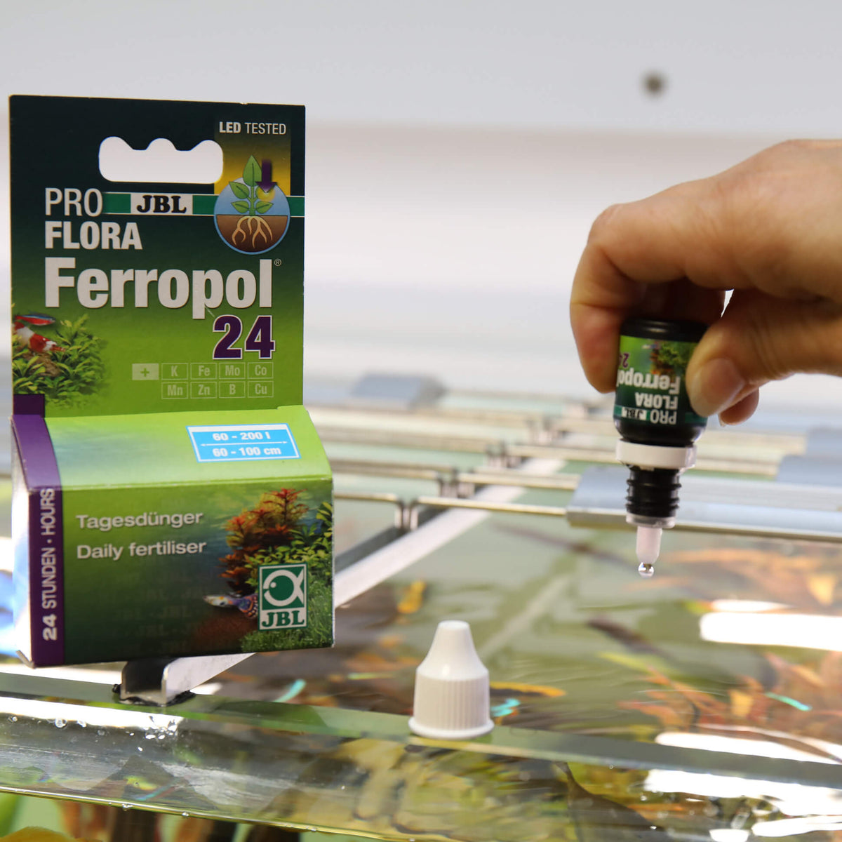Envase de JBL Ferropol 24 de 10 ml, fertilizante diario para plantas de acuario de agua dulce.