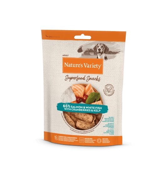 Snack natural para perro adulto Nature’s Variety con salmón, pescado blanco y superfoods, cocido al horno y bajo en calorías.
